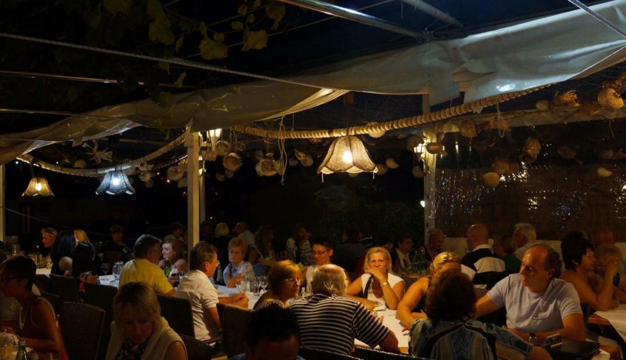 St. Nicholas Rooms Hvar Town Buitenkant foto